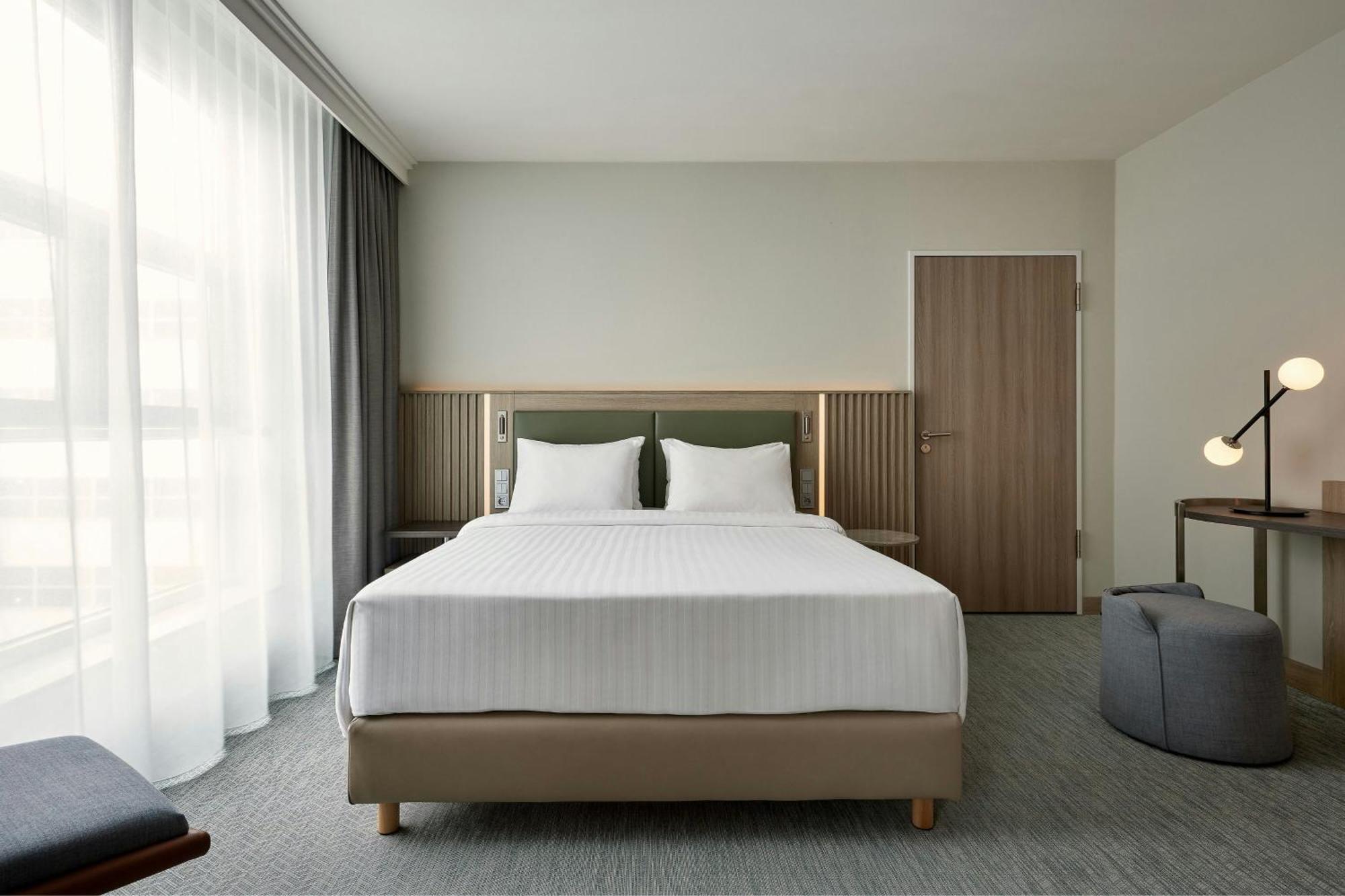 Deluxe Queen Room